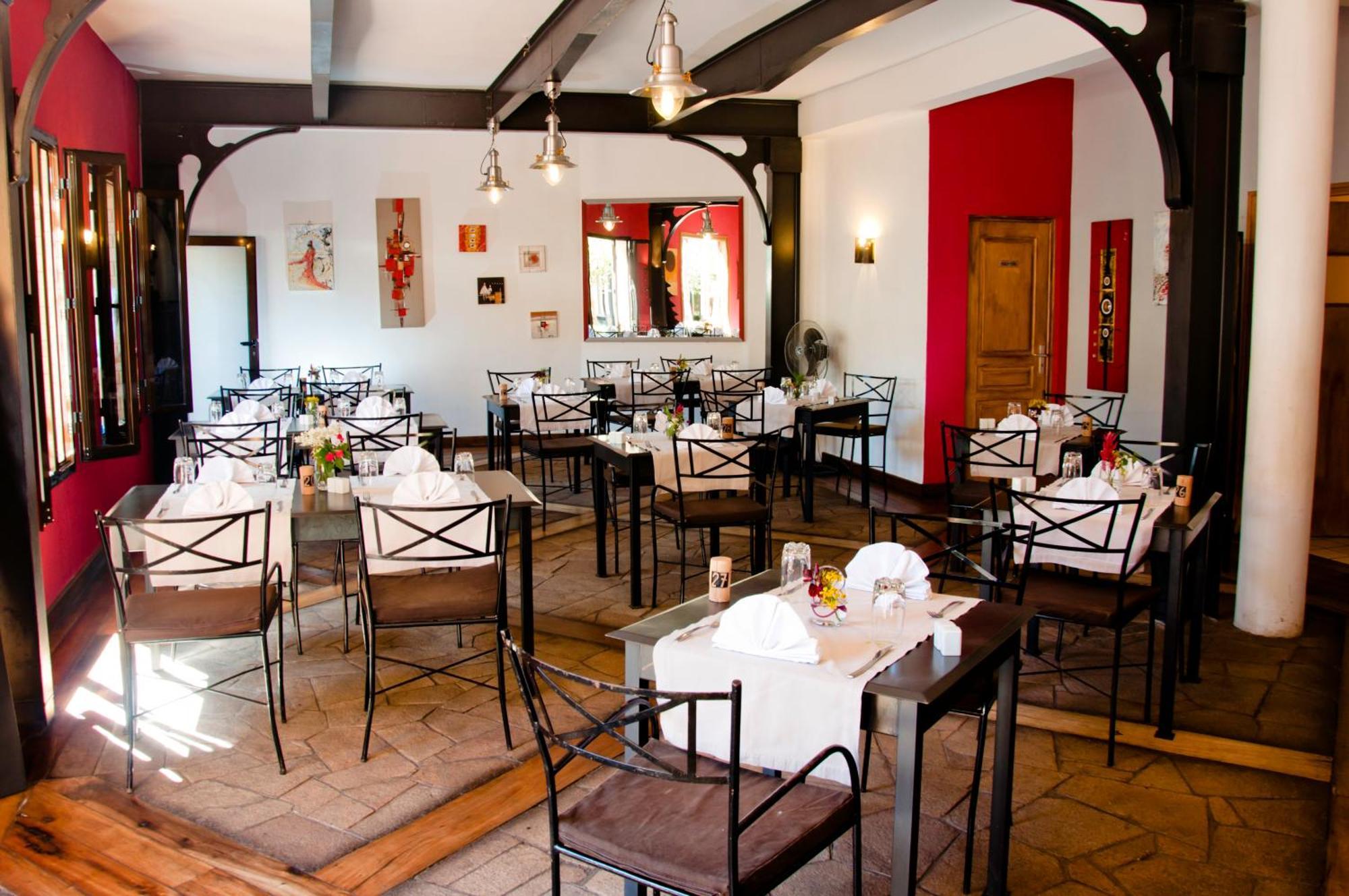 Hotel Restaurant Le Combava Антананариву Экстерьер фото